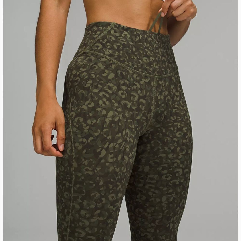 Lululemon Base Pace High-Rise Running Tight 25" - Picture 2 of 7